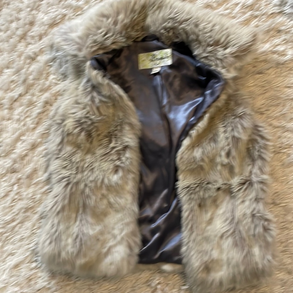 Baguda faux fur vest grey size small